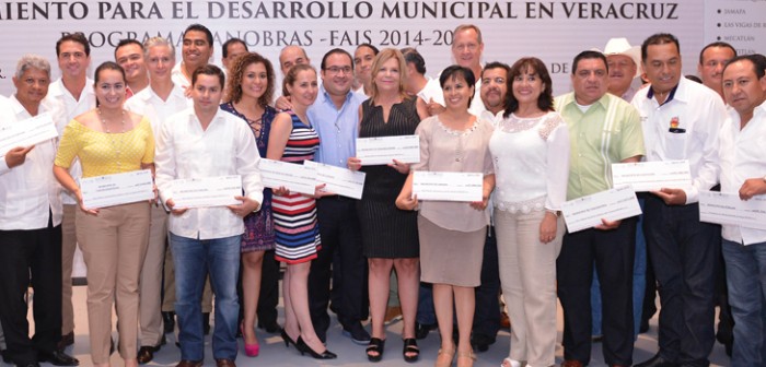 Entregan Javier Duarte y Director de Banobras casi 800 millones de pesos a 45 municipios
