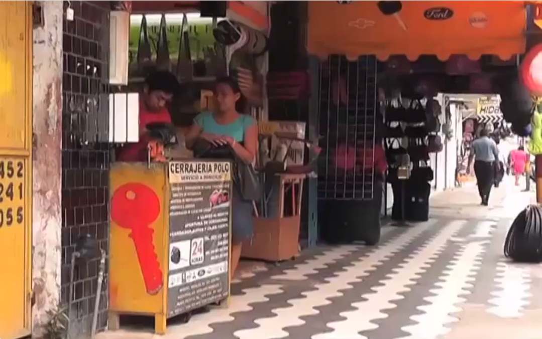 Verifican que los comercios estén cumpliendo con sus obligaciones fiscales.