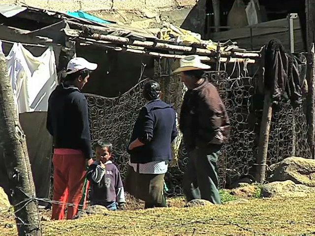 DIF Xalapa inició colecta de ropa invernal y equipo ortopédico