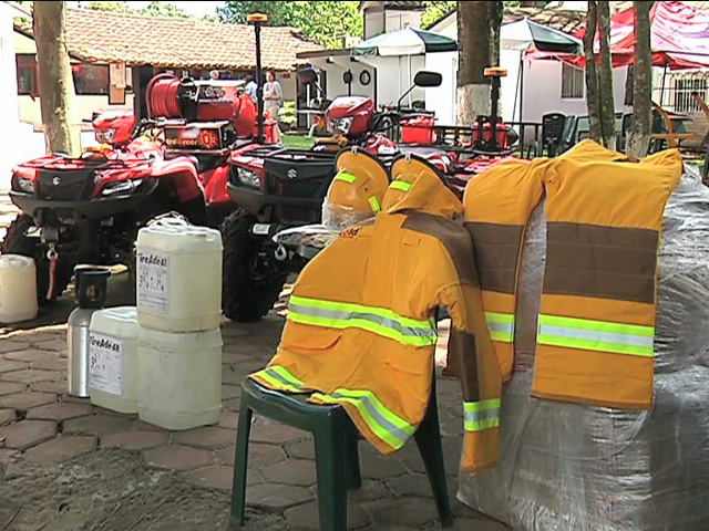 Entrega PC equipo a bomberos de Xalapa