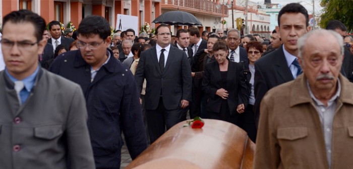 Acompaña Javier Duarte a la familia Velázquez Yunes, en homenaje póstumo a don Juan Manuel Velázquez Mora