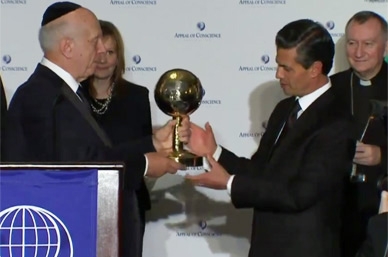 Presidente Peña Nieto recibe Premio Estadista Mundial 2014