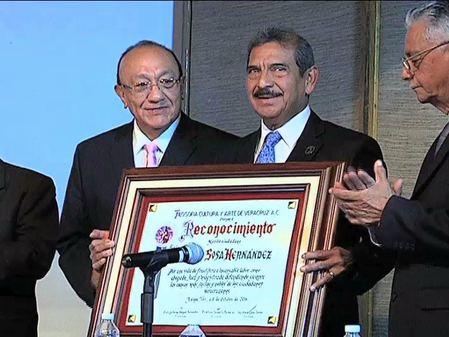 El magistrado Alberto Sosa Hernández recibe el premio al Mérito Ciudadano 2014