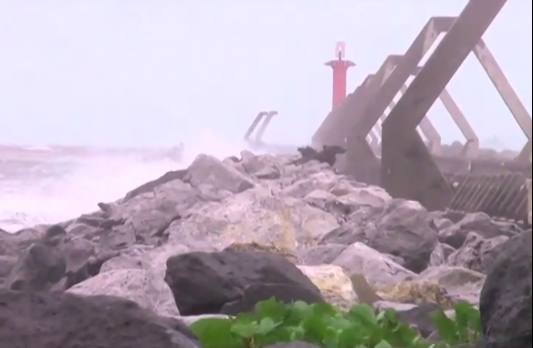Provocan deslaves en el Malecón Costero y Centro de la Ciudad las lluvias del frente frío siete.
