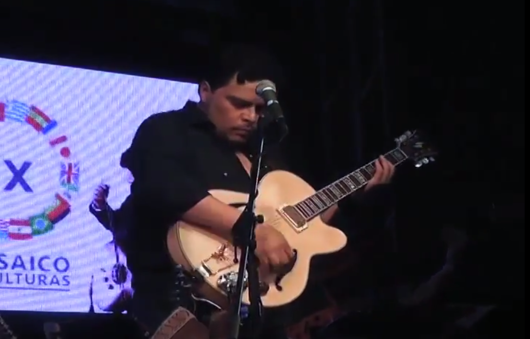 Con gran éxito se presenta el Artista Julio Revueltas en el Mosaico de Culturas de Coatzacoalcos.