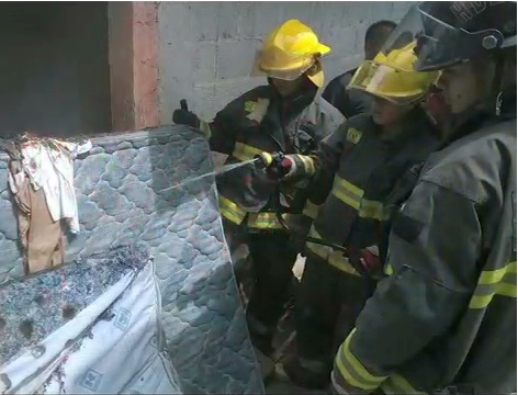 Incendio en Coatepec por corto circuito