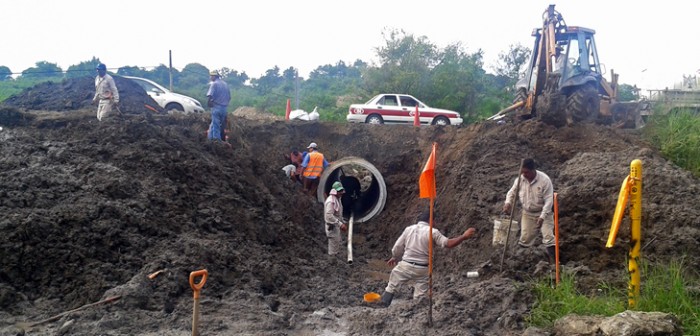 Trabaja CAEV en fuga de agua en Chinampa de Gorostiza