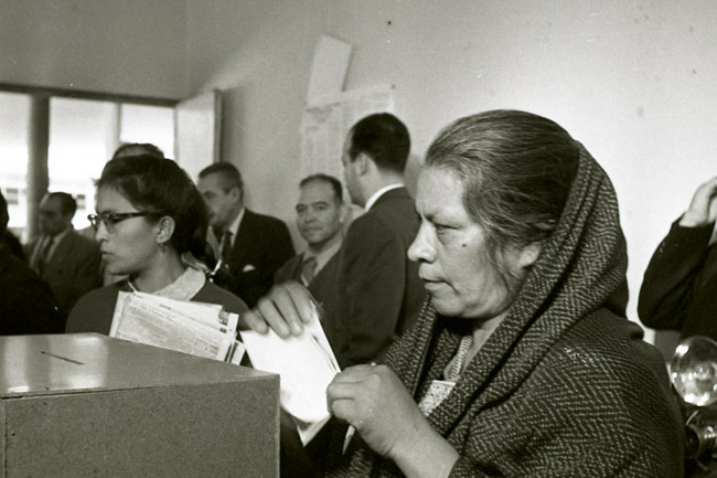 Conmemoran el 61 aniversario del voto de la mujer en México