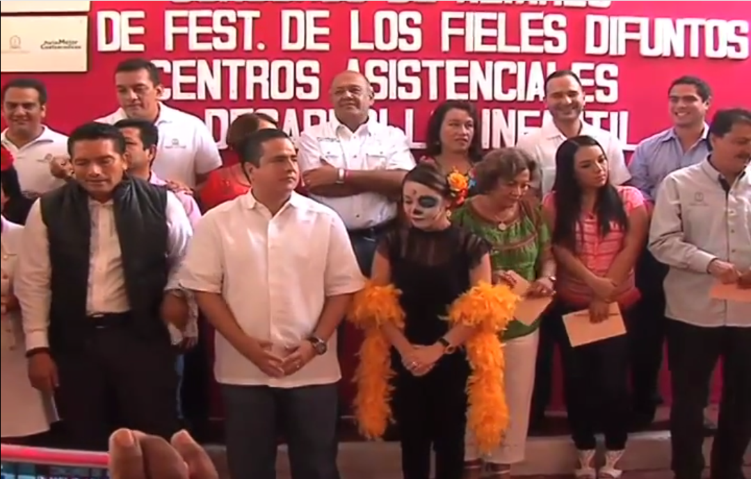 Rescata DIF coatzacoalcos tradición de altares de día de muertos.