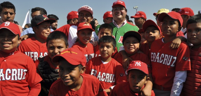 Inaugura gobernador Javier Duarte Campo de Beisbol Infantil en Yanga