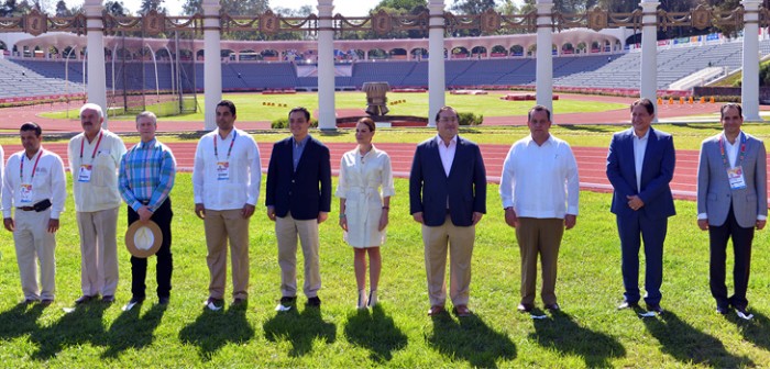 Entrega Javier Duarte llaves del Estadio Xalapeño Heriberto Jara Corona