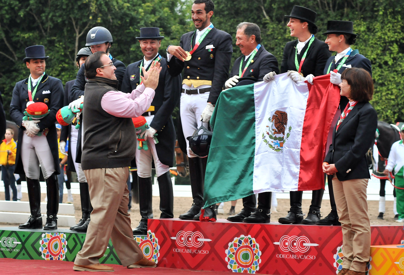 Entregó Javier Duarte medalla de oro al equipo mexicano de ecuestre
