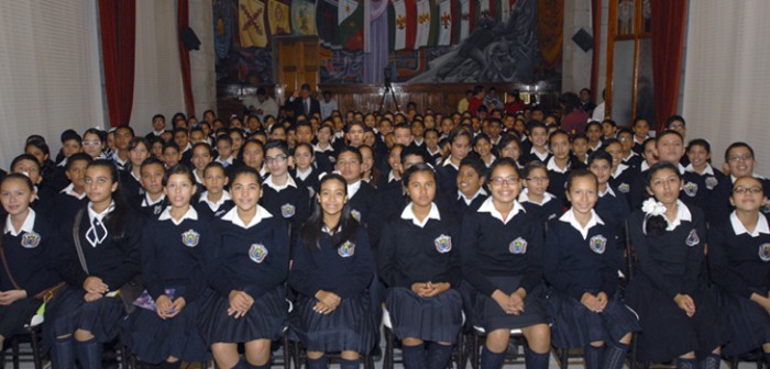 Premio al mérito estudiantil, resultado del esfuerzo y dedicación: niños porteños ganadores