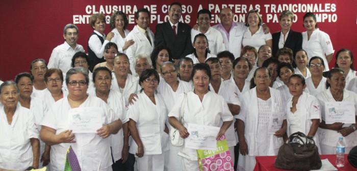 Certifica Secretaría de Salud a 50 parteras tradicionales en la región de Veracruz