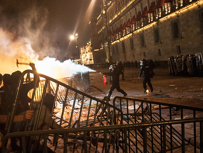 Familiares de detenidos por violencia en DF insisten en inocencia