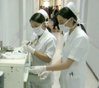 Más de 70 estudiantes de enfermería de la UV realizan servicio social en el estado