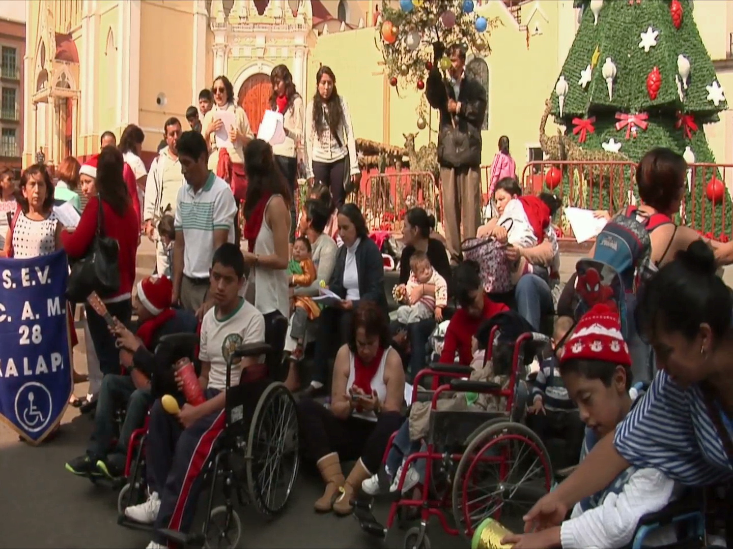 Niños especiales salen a cantar villancicos