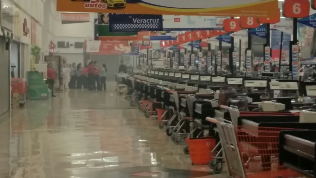 Bajo control, incendio en panadería de Plaza Américas