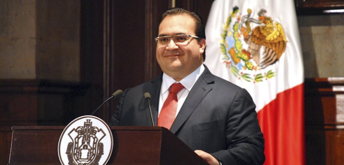 Anuncia Javier Duarte eliminación del cobro de la tenencia vehicular