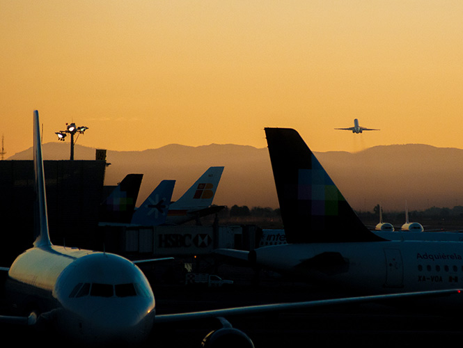 Inmobiliza Profeco módulo de ADO en aeropuerto Heriberto Jara Corona
