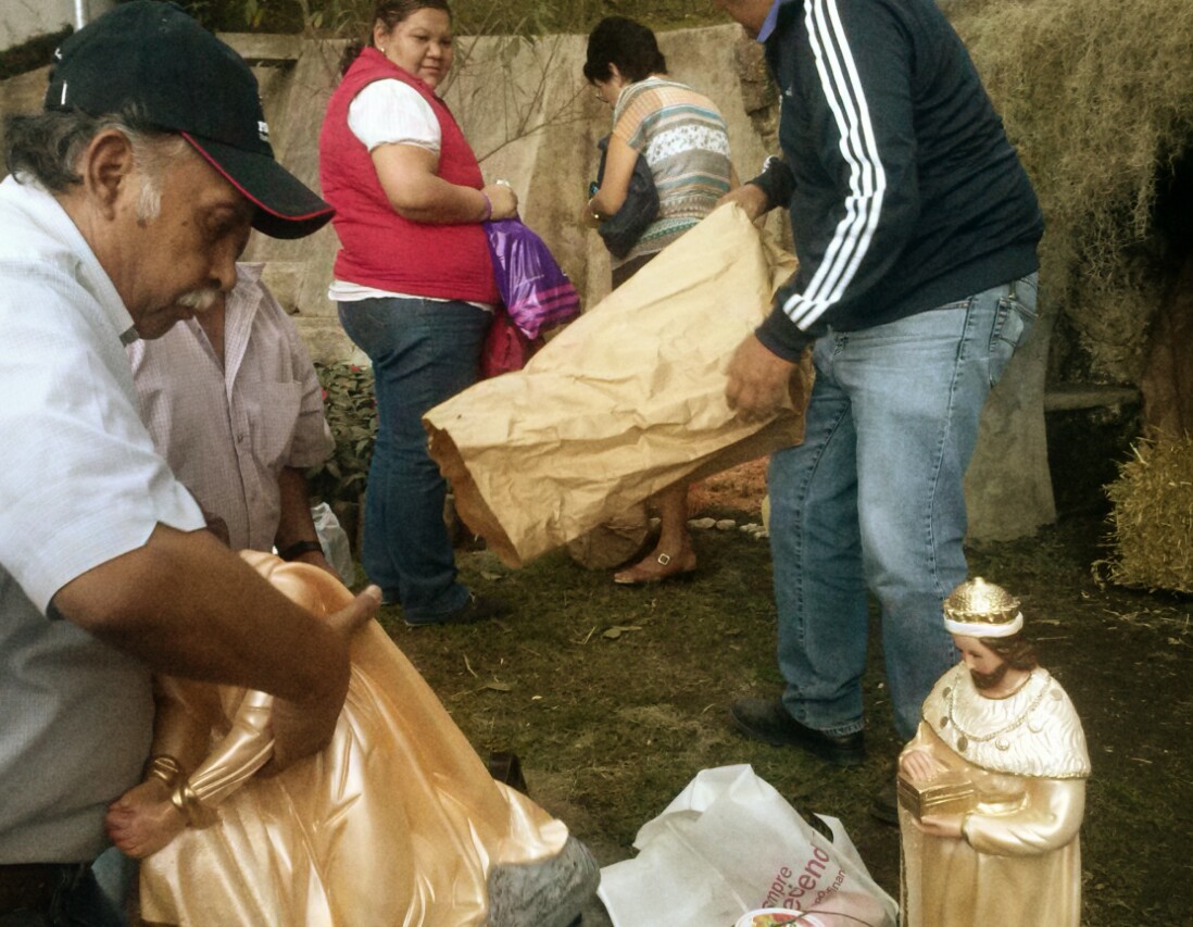 Xalapeños rescatan colocación del nacimiento en Xallitic