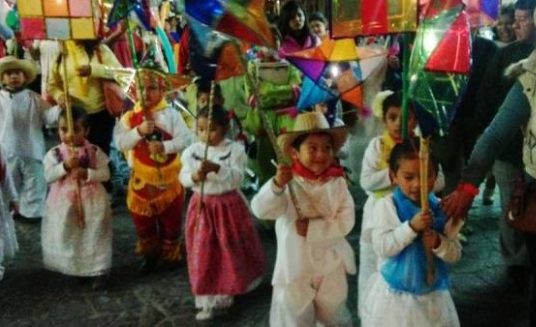 Niños coatepecanos fomentan la tradición de la rama