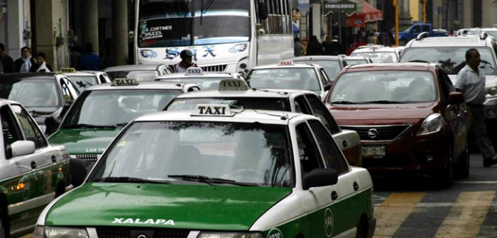 Descartan aumento en tarifas de taxi pese incremento de gasolinas