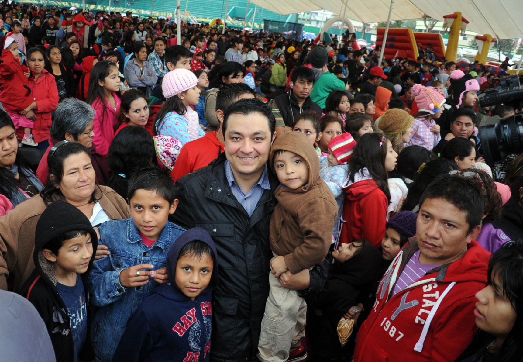 El DIF Xalapa festeja a los niños en el Día de Reyes