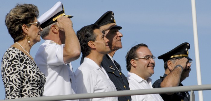 Abanderan Presidente de la República y gobernador Javier Duarte patrulla costera Mitla