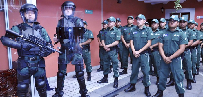 Entrega Seguridad Pública uniformes y equipo antimotín