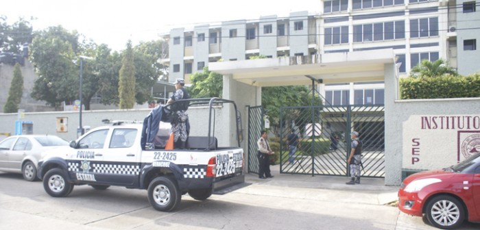 En Minatitlán, refuerzan policías Estatal y Naval operativos en escuelas y espacios públicos