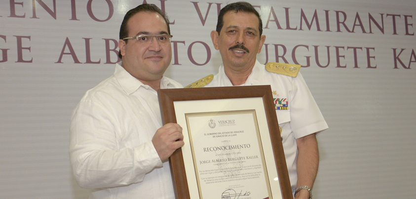 Entrega Javier Duarte Medalla Veracruz al vicealmirante Jorge Alberto Burguete Kaller 12 ENE  Entrega Javier Duarte Medalla Veracruz al vicealmirante Jorge Alberto Burguete Kaller