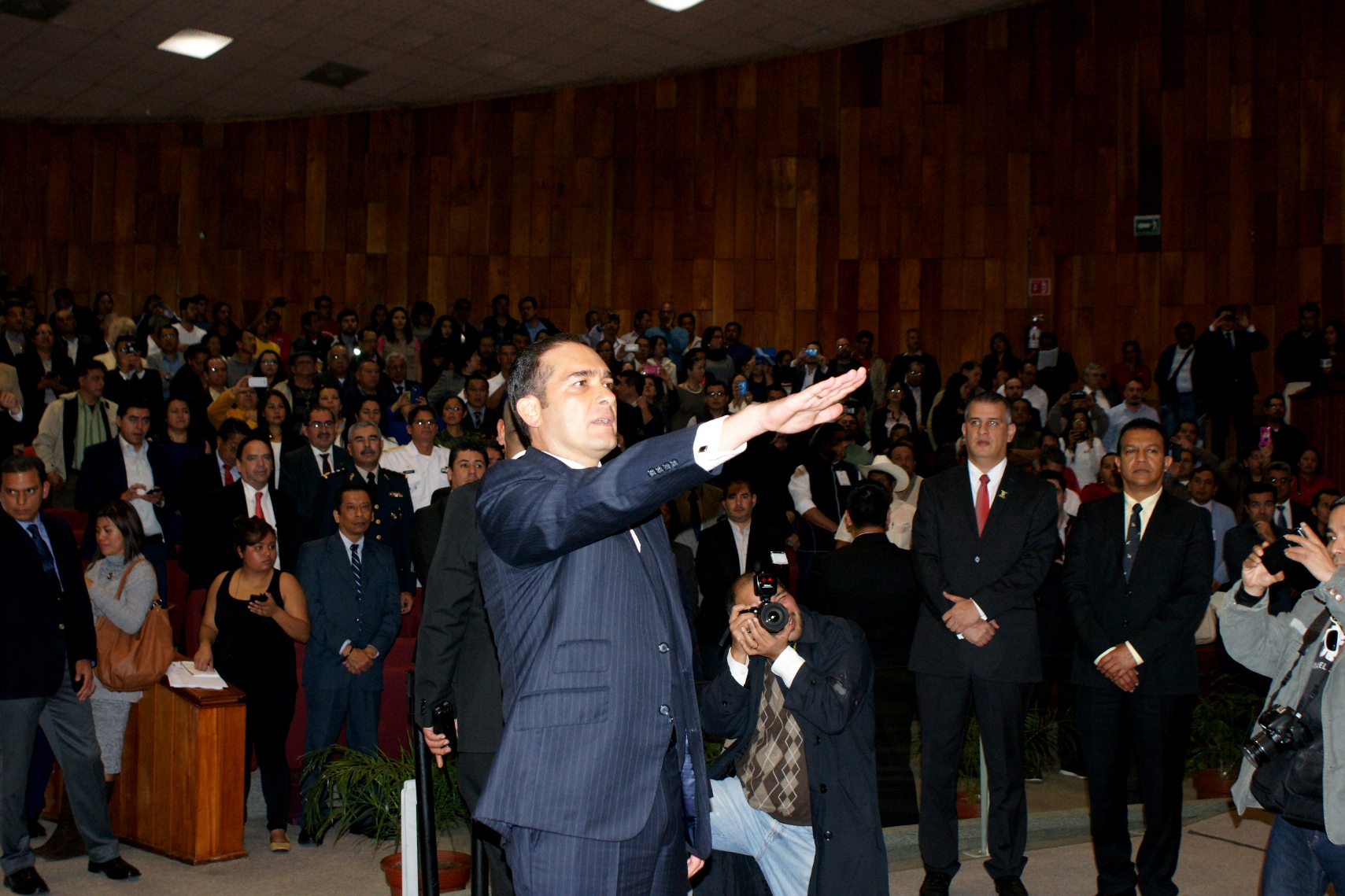 Rinde protesta Luis Ángel Bravo Contreras como Fiscal General del Estado