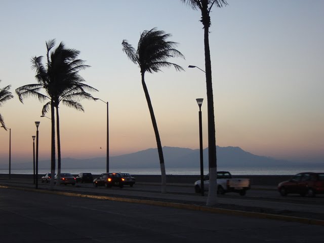 Lluvias provocan socavamientos en el malecón costero de Coatzacoalcos
