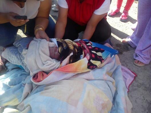 Mujer da a luz en plena calle de Xalapa