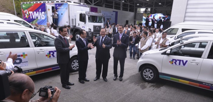Entrega gobernador Javier Duarte equipos con tecnología de punta a RTV