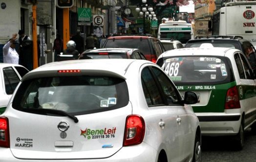 Dan prórroga para que automovilistas cuenten con engomados de verificación