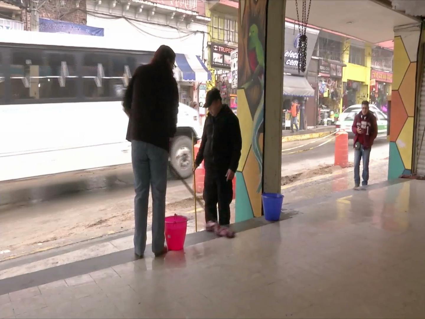 Goteras  y baños sucios aquejan a locatarios del mercado Jáuregui