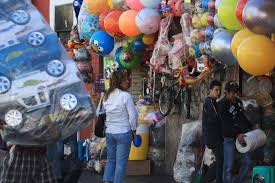 Comerciantes de Xalapa registran bajas ventas, previo al Día de Reyes