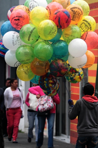 En globos envían los niños xalapeños su carta a los Reyes Magos