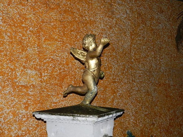 Enamorados piden milagros al Cupido de Xico