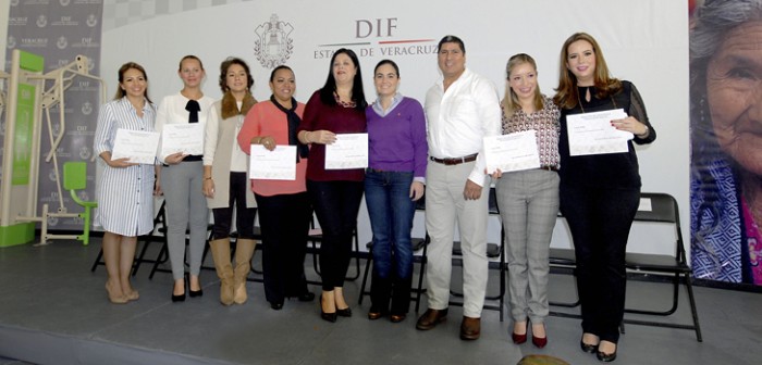 Con la entrega de gimnasios al aire libre, promueve DIF estatal buenos hábitos