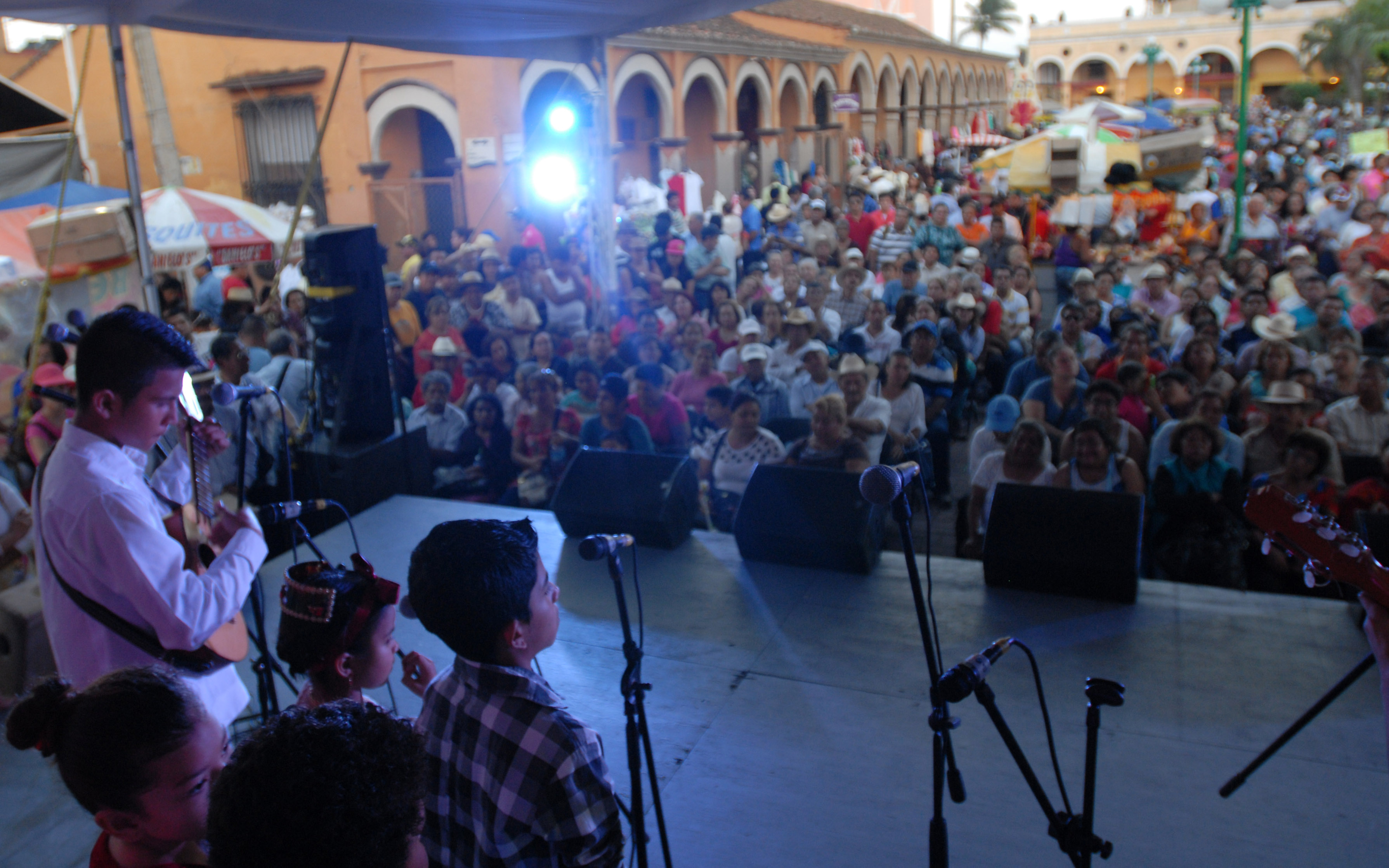 Celebran cultura veracruzana en el XXII Encuentro de Jaraneros, Decimistas e Improvisadores Orales