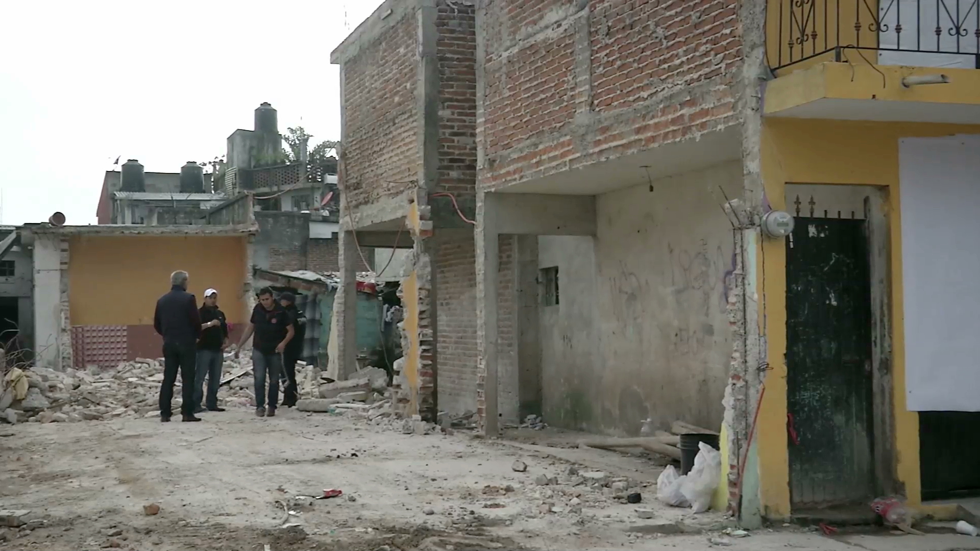 Continúa rehabilitación de viviendas afectadas por explosión en El Dique