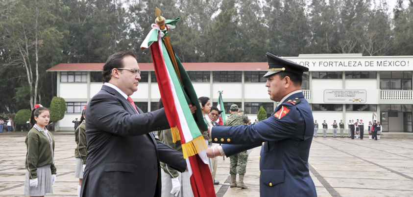 Celebra gobernador Javier Duarte Día de la Bandera con la 26ª Zona Militar