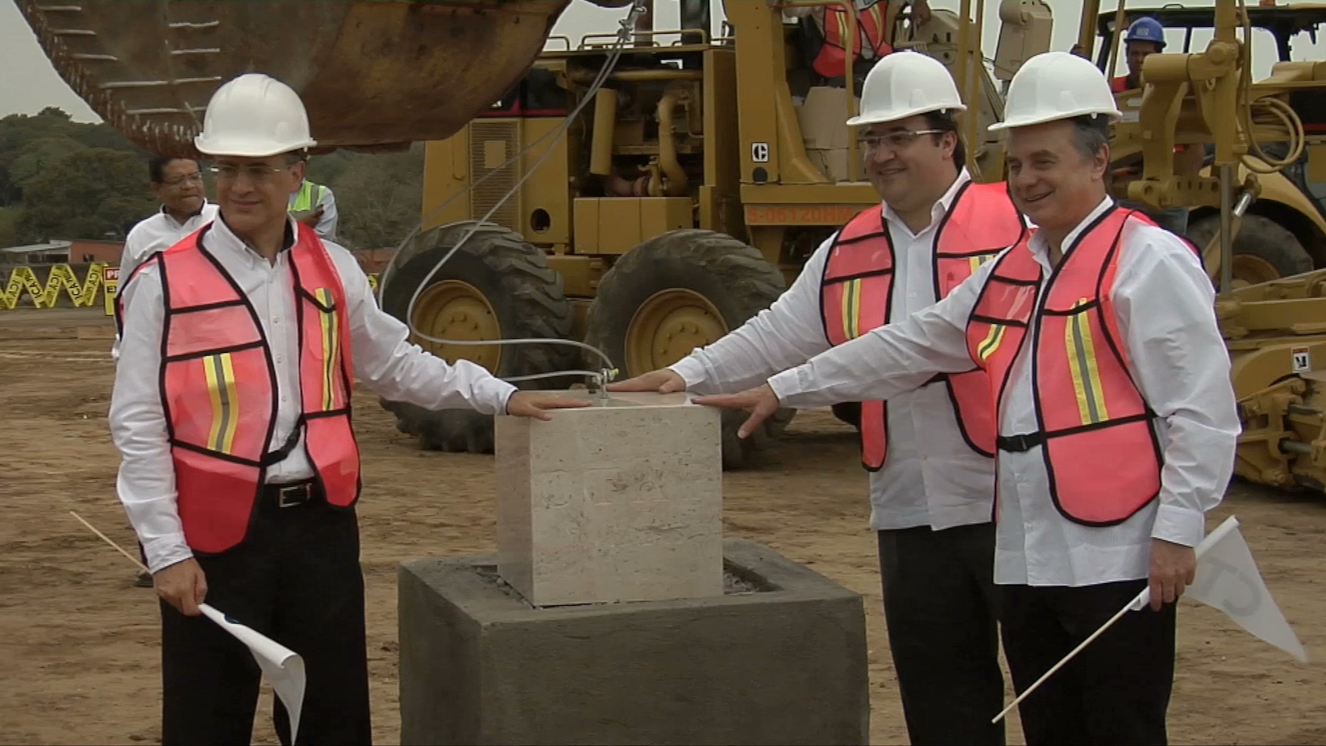 Colocan primera piedra del Centro de Tecnologías para Aguas Profundas