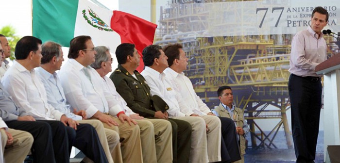 Acompaña Javier Duarte a Enrique Peña Nieto a 77 aniversario de la Expropiación Petrolera