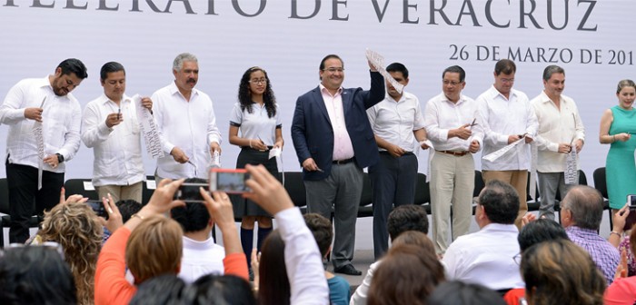 Entrega Javier Duarte trabajos de rehabilitación del edificio Bachillerato de Veracruz