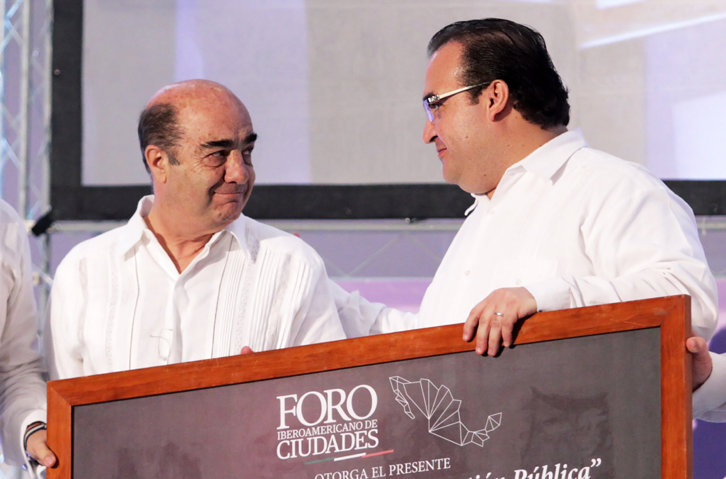 Se reúnen Javier Duarte y Murillo Karam en Veracruz