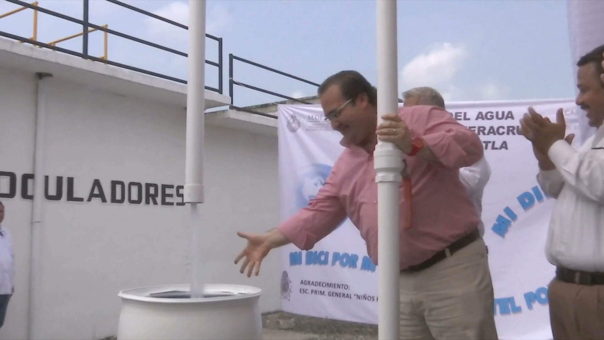Inaugura el gobernador planta de agua en Coatzintla